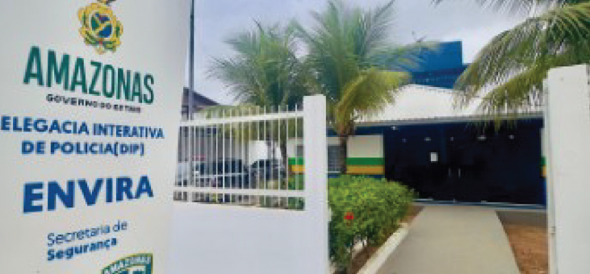 A Polícia Civil do Amazonas (PC-AM), por meio da 66ª Delegacia Interativa de Polícia (DIP) de Envira (a 1.208 quilômetros de Manaus), cumpriu, na segunda-feira (18), dois mandados de prisão temporária de homens, um de 18 anos e outro de idade não informada, por homicídio qualificado de um homem, que tinha 33 anos. Além disso, um adolescente, de 16 anos, foi apreendido por ato infracional análogo ao crime.